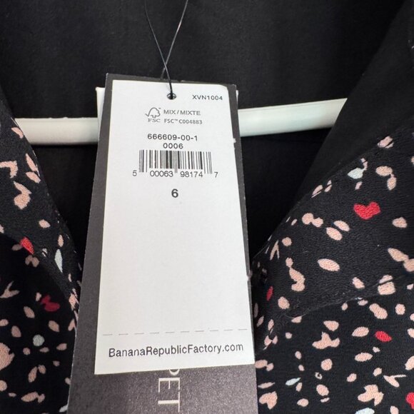 Banana Republic Long sleeved fit and flare Black dress with collar. Size 6, NWT - Picture 3 of 10